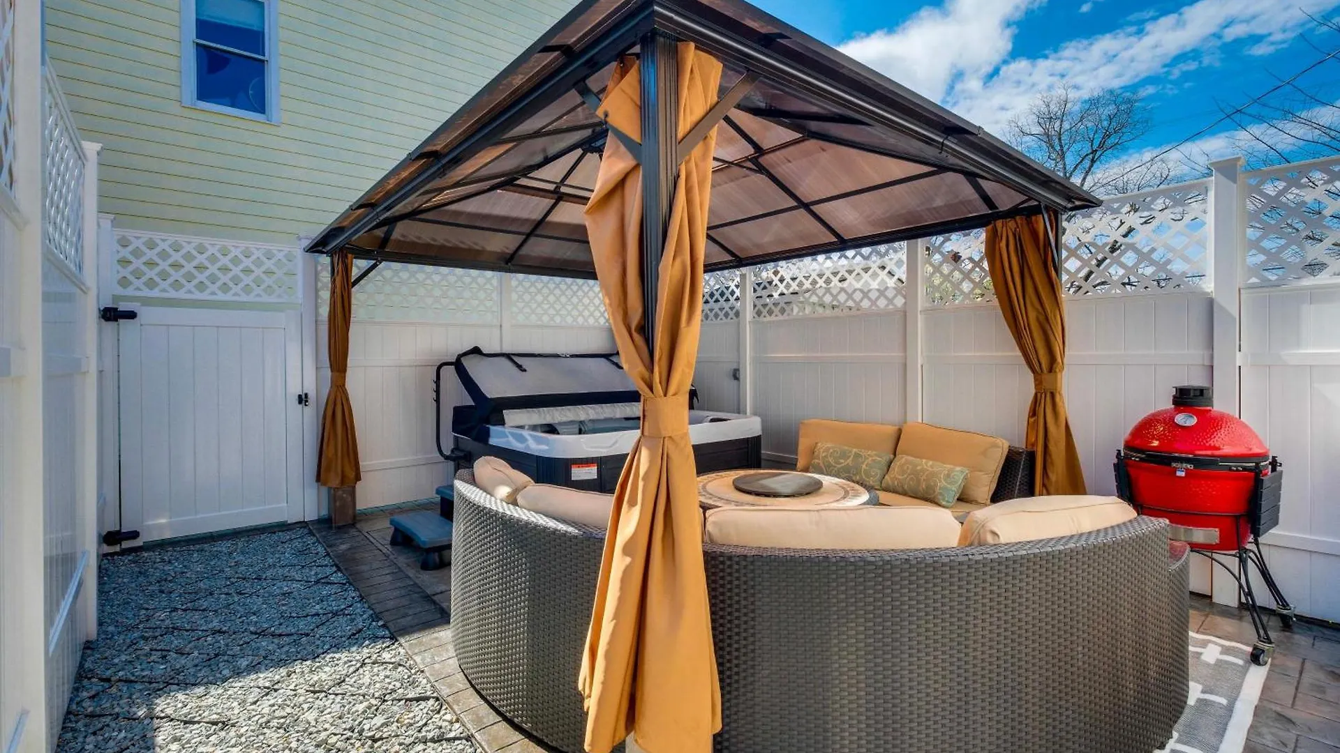 Holiday home 1 Mi To Dtwn Hot Tub Haven In Richmond! Villa United States