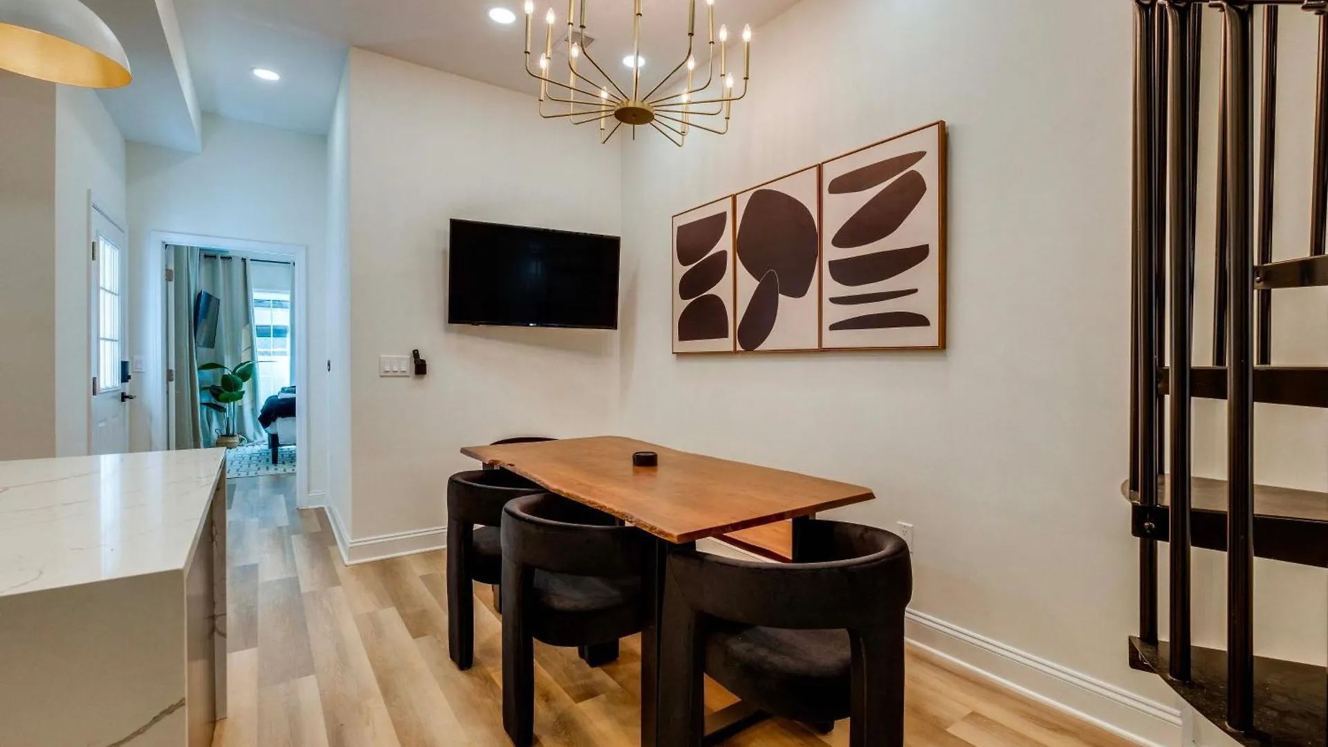 1 Mi To Dtwn Hot Tub Haven In Richmond! Villa